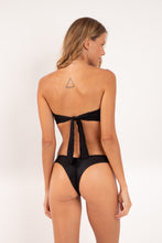 Charger l'image dans la galerie, Model Back: Rio De Sol Ensemble Set Shimmer-Black Mavi Nara
