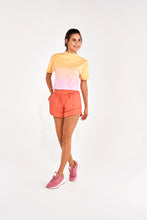Charger l'image dans la galerie, Model Front: Alto Giro Fitness Haut T-Shirt Sunset Amarelo Amber

