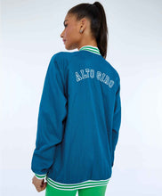 Charger l'image dans la galerie, Model Back: Alto Giro Fitness Haut Jaqueta Aerofit Bomber Com Punhos Verde Deep Lagon
