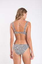 Charger l'image dans la galerie, Model Back: Rio De Sol Ensemble Set Collage Amelia Essential-Comfy
