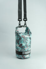 Charger l'image dans la galerie, Model Back: Feelfree Sac De Plage Dry Tube 1,5L Tropical Organic Teal

