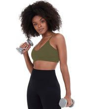 Charger l'image dans la galerie, Model Front: Alto Giro Fitness Haut Top Sem Costura Essential Verde Kalamata
