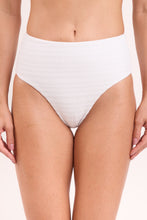 Charger l'image dans la galerie, Gallery: Rio De Sol Bas Bottom Memphis-White Hotpants
