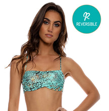 Charger l'image dans la galerie, Model Front: Luli Fama Haut Top Square Animale Aqua
