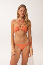 Charger l'image dans la galerie, Model Front: Rio De Sol Haut Top Sand-Argila Tayra
