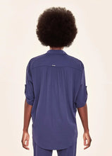 Charger l'image dans la galerie, Model Back: Uv Line Chemise Shirt Copa Navy Blue Upf50+
