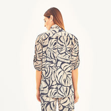 Charger l'image dans la galerie, Model Back: Uv Line Haut De Plage Shirt Copa Costela Off White Upf50+
