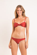 Charger l'image dans la galerie, Model Front: Rio De Sol Haut Top Shimmer-Liquor Bandeau-Joy
