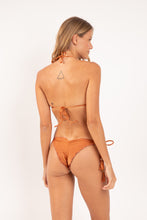 Charger l'image dans la galerie, Model Back: Rio De Sol Haut Top Shimmer-Nocciola Frufru
