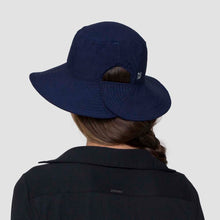 Charger l'image dans la galerie, Model Back: Uv Line Bob Hat California Nac Fem Navy Blue Upf50+
