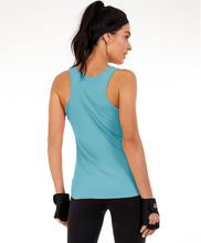 Charger l'image dans la galerie, Model Back: Alto Giro Fitness Haut Regata Skin Fit Alongada Gola V Azul Waters
