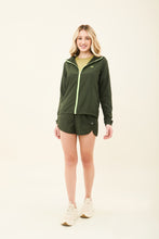 Charger l'image dans la galerie, Model Front: Uv Line Fitness Robes Bag-Foldable Windbreaker Jacket Verde Militar
