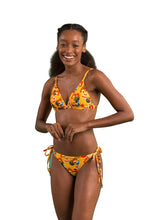 Charger l'image dans la galerie, Model Front: Rio De Sol Ensemble Set Stories Tri-Fixo Cheeky-Micro
