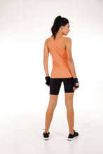 Charger l&#39;image dans la galerie, Model Back: Alto Giro Fitness Bas Bermuda Supplex Meia Coxa Preto
