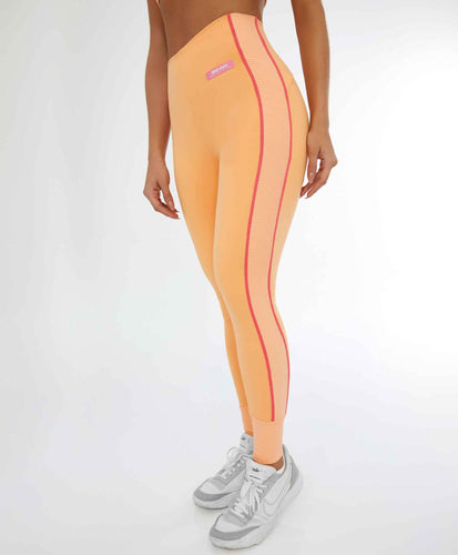 Model Front: Alto Giro Fitness Bas Legging Blackout Ii C/ Recorte Verticale Laranja Gym