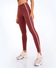 Charger l&#39;image dans la galerie, Model Front: Alto Giro Fitness Bas Legging Bodytex Ii Com Laser E Fusao Marrom Mahogany
