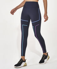 Charger l&#39;image dans la galerie, Model Front: Alto Giro Fitness Bas Legging Hyper Linhas Fusionadas Preto
