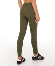 Charger l&#39;image dans la galerie, Model Back: Alto Giro Fitness Bas Legging Hyper Zero Verde Olive

