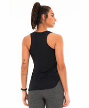 Charger l&#39;image dans la galerie, Model Back: Alto Giro Fitness Haut Regata Skin Fit Alongada Gola V Preto
