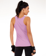Charger l&#39;image dans la galerie, Model Back: Alto Giro Fitness Haut Regata Skin Fit Alongada Gola V Rosa Soft
