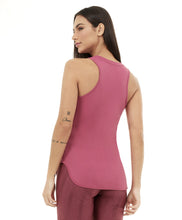 Charger l&#39;image dans la galerie, Model Back: Alto Giro Fitness Haut Regata Skin Fit Alongada Gola V Roxo Reset
