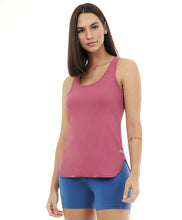 Charger l&#39;image dans la galerie, Model Front: Alto Giro Fitness Haut Regata Skin Fit Alongada Roxo Reset
