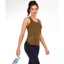 Charger l&#39;image dans la galerie, Model Front: Alto Giro Fitness Haut Regata Skin Fit Inspiracional Verde Olive
