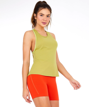 Charger l&#39;image dans la galerie, Model Front: Alto Giro Fitness Haut Regata Speed Debrum Sport Way Verde Moss
