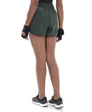 Charger l&#39;image dans la galerie, Model Back: Alto Giro Fitness Bas Shorts Tecnospan Verde Militar
