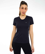 Charger l&#39;image dans la galerie, Model Front: Alto Giro Fitness Haut T-Shirt Skin Fit Recortes Com Refletivos Preto
