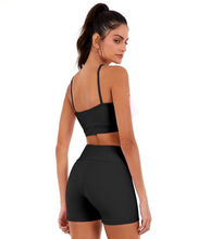 Charger l&#39;image dans la galerie, Model Back: Alto Giro Fitness Haut Top Blakout Soft Preto
