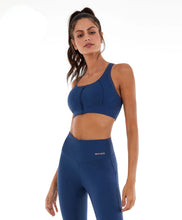 Charger l&#39;image dans la galerie, Model Front: Alto Giro Fitness Haut Top Bodytex Ii Abertura Com Ziper Azul Ocean

