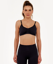 Charger l&#39;image dans la galerie, Model Front: Alto Giro Fitness Haut Top Sem Costura Essential Preto
