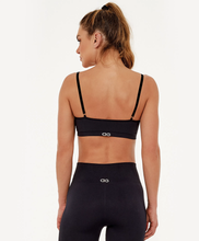 Charger l&#39;image dans la galerie, Model Back: Alto Giro Fitness Haut Top Sem Costura Essential Preto

