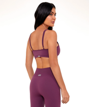 Charger l&#39;image dans la galerie, Model Back: Alto Giro Fitness Haut Top Sem Costura Essential Roxo Wine
