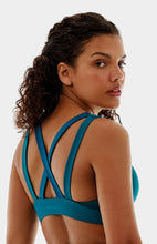 Charger l&#39;image dans la galerie, Model Back: Alto Giro Fitness Haut Top Up Co2 Com Recortes Atlanta Azul
