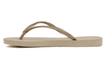 Charger l&#39;image dans la galerie, Model Back: Havaianas Tongs Slim Sand Grey/Light Golden
