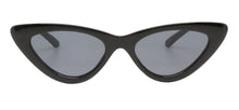 Charger l&#39;image dans la galerie, Model Front: Iyu Lunettes De Soleil Sigrid Noir
