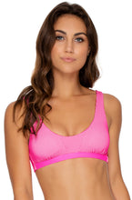 Charger l&#39;image dans la galerie, Model Front: Luli Fama Haut Top Tank Barbie Pink Luli Babe
