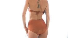 Charger et lire la vidéo dans la visionneuse de la Galerie, Video: Rio De Sol Bas Calcinha Radiante Canela Hot Pant
