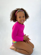 Charger l&#39;image dans la galerie, Model Back: Rio De Sol T-Shirt Amaranto Rash-Guard Kids
