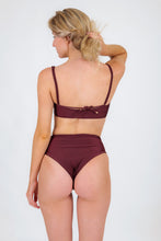 Charger l&#39;image dans la galerie, Model Back: Rio De Sol Bas Bottom Barolo Hotpants
