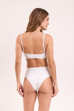 Charger l&#39;image dans la galerie, Model Back: Rio De Sol Bas Bottom Memphis-White Hotpants
