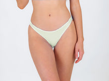 Charger l&#39;image dans la galerie, Model Front: Rio De Sol Bas Bottom Off-White Essential-Comfy
