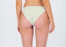 Charger l&#39;image dans la galerie, Model Back: Rio De Sol Bas Bottom Off-White Essential-Comfy
