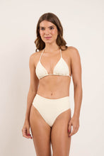 Charger l&#39;image dans la galerie, Model Front: Rio De Sol Bas Bottom Off-White Hotpants
