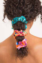 Charger l&#39;image dans la galerie, Image 04: Rio De Sol Chouchou Rain Scrunchie
