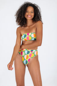 Model Front: Rio De Sol Ensemble Set Garden-City Bandeau-Reto Hotpant-Cos