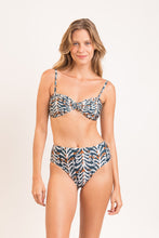 Charger l&#39;image dans la galerie, Model Front: Rio De Sol Ensemble Set Ikat Twist Hotpants
