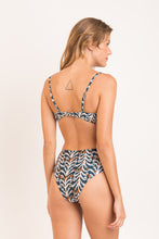 Charger l&#39;image dans la galerie, Model Back: Rio De Sol Ensemble Set Ikat Twist Hotpants
